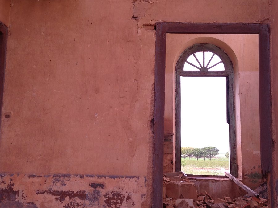 File:Interior, estación de Puig-Moreno.jpg