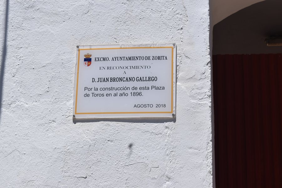 File:Praza de touros de Zorita 02.jpg