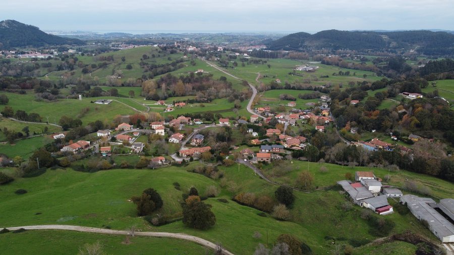 File:Hermosa sur, Medio Cudeyo 01.jpg