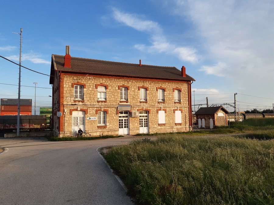 File:Estación de Villafría.jpg