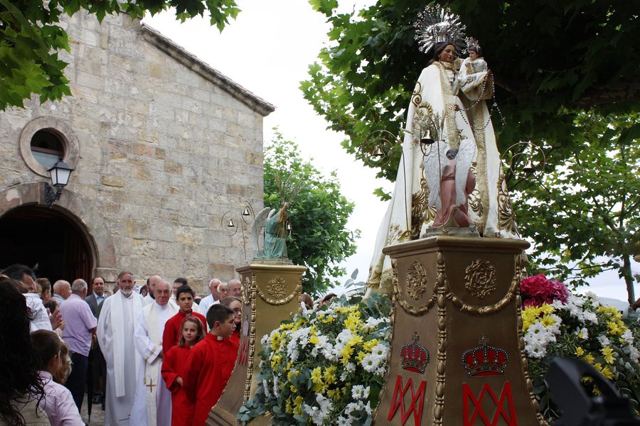 File:Fiestas de la Virgen del Monte en Miengo - 4923268497.jpg