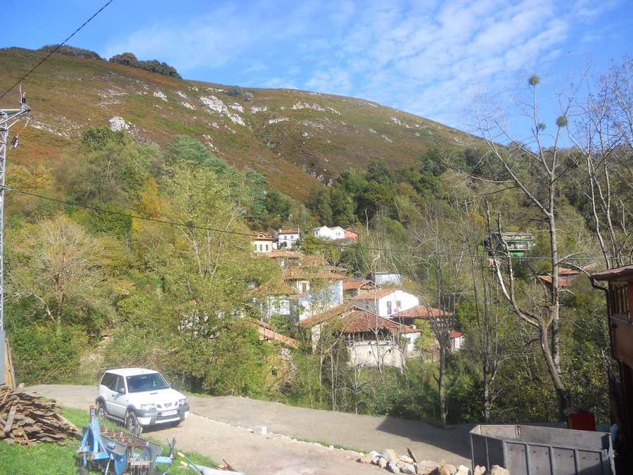 File:Igena , Asturias , España. - panoramio.jpg