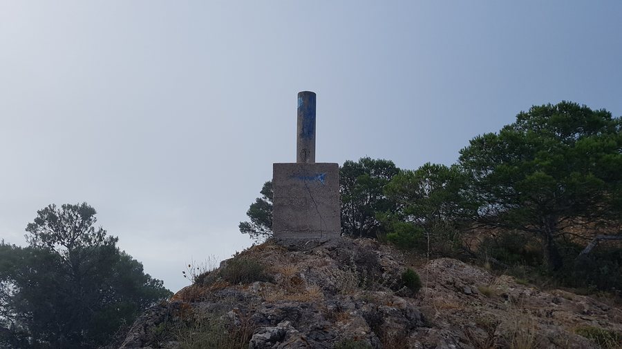 File:Vértice geodésico en el cabezo de Roldán (20200609 081824).jpg