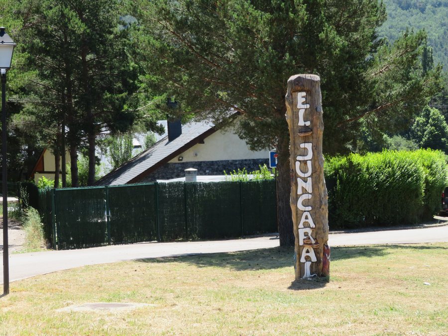 File:Ecoparque El Juncaral, municipio de Villanúa, provincia de Huesca.jpg