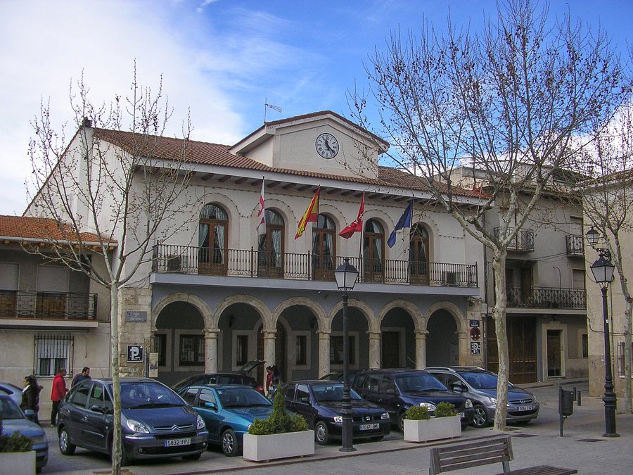 File:Ayuntamiento de Estremera.JPG