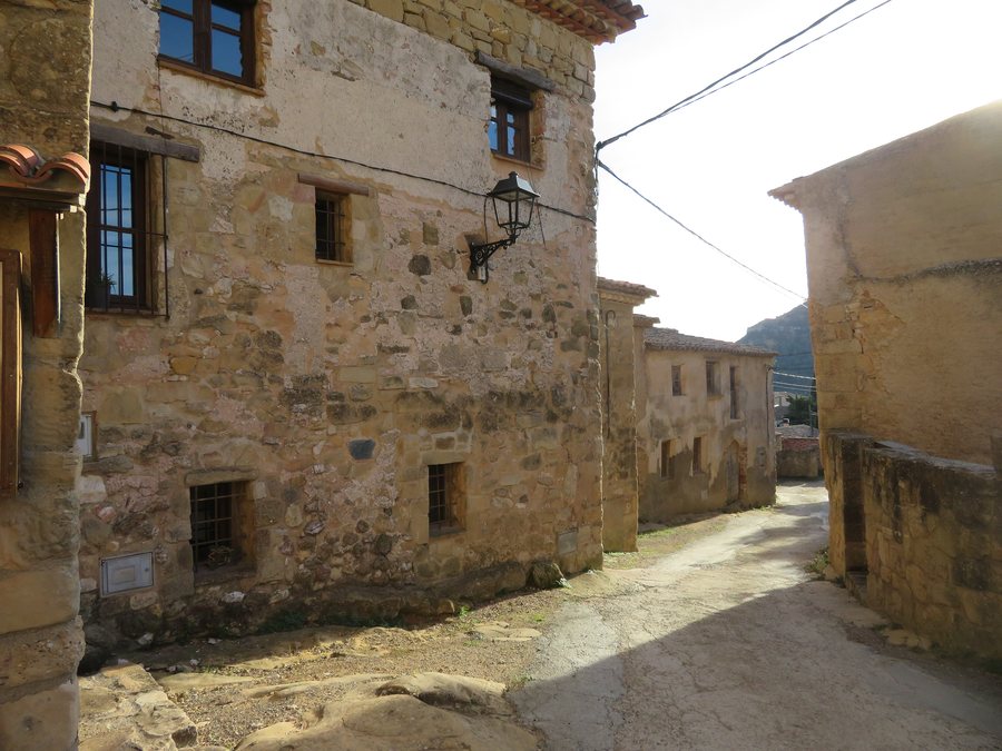 File:Carrer de la Plaça, lugar Albarca, Cornudella de Montsant, comarca Priorat.jpg