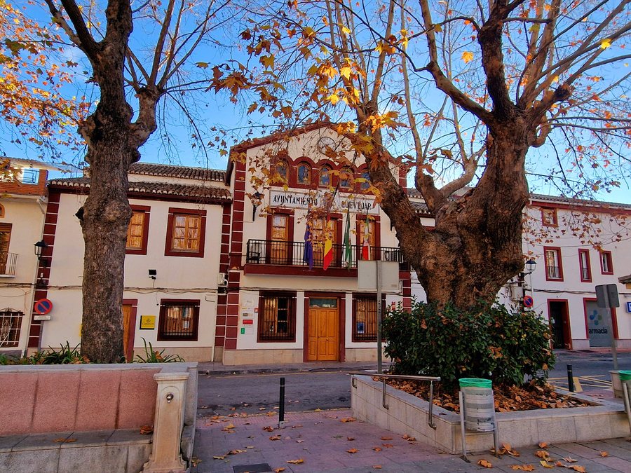 File:Ayuntamiento de Güevéjar (Granada).jpg