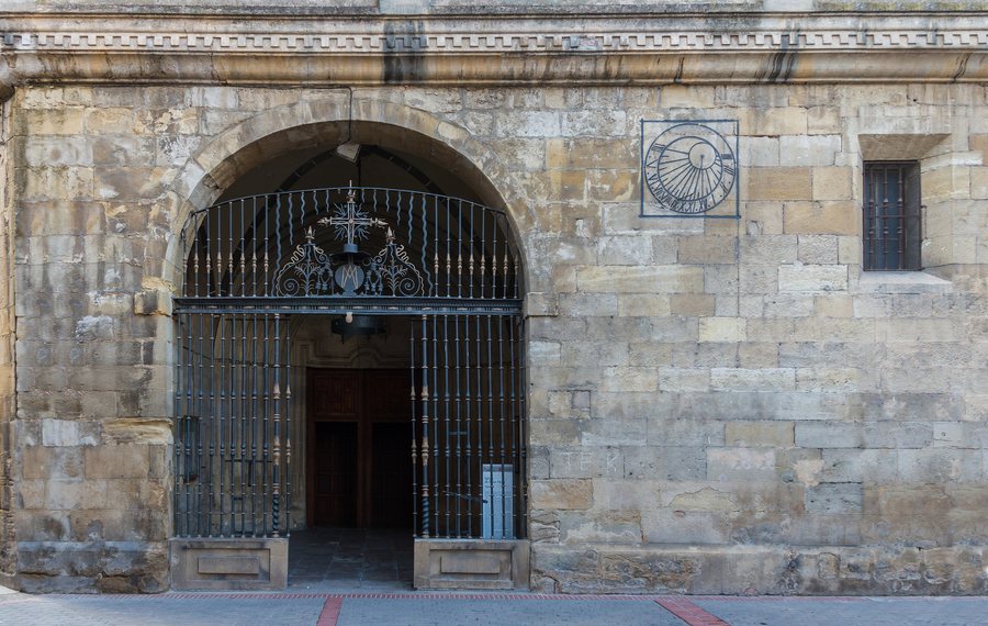 File:Iglesia Santa Maria, entrance, Miranda de Ebro, Spain.jpg