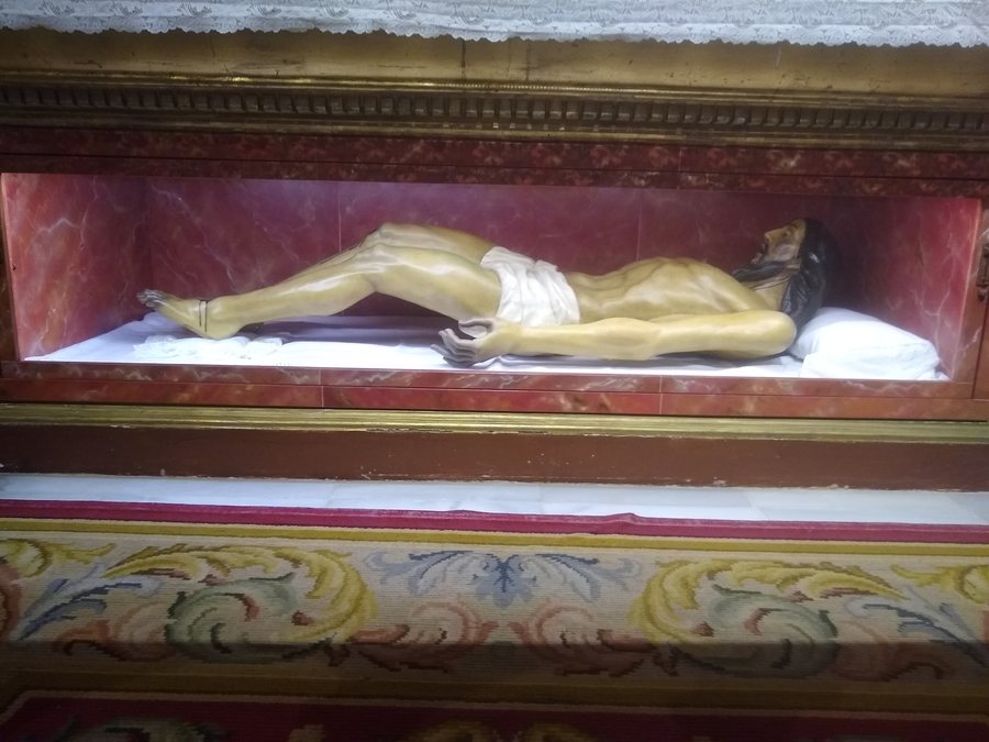 File:Cristo yacente (Almadén de la Plata).jpg