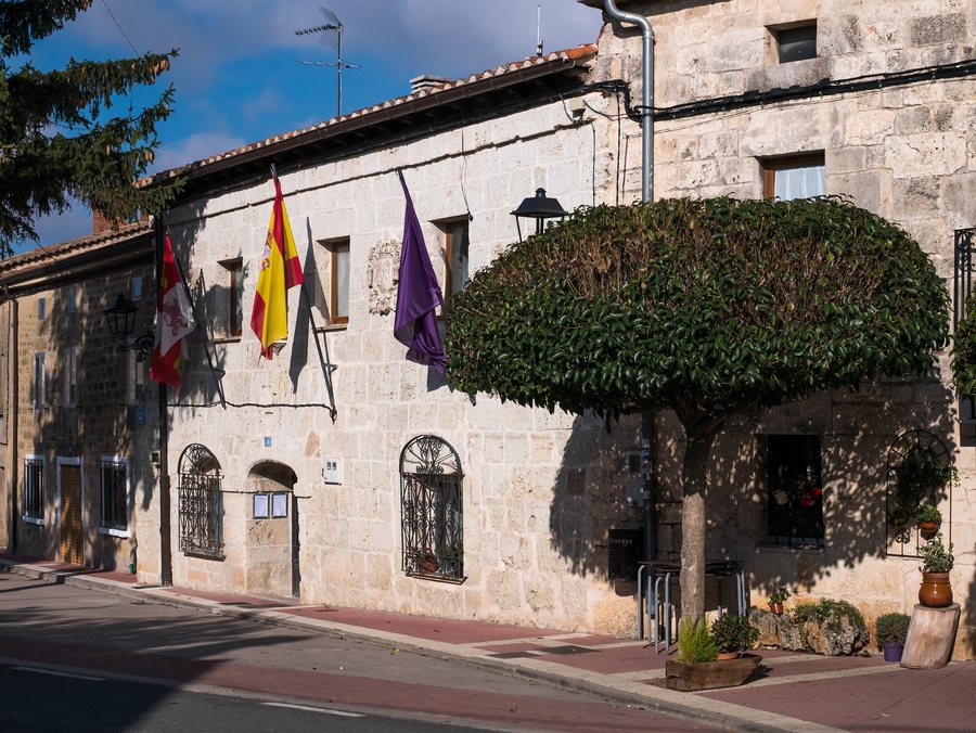 File:Rubena - Ayuntamiento -BT- 01.jpg