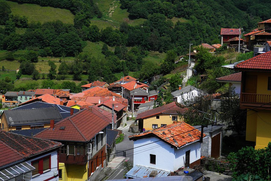File:Urbiés (Mieres, Asturias).jpg