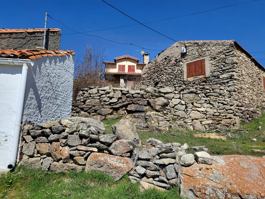 File:Navarredonda de Gredos 0..jpg
