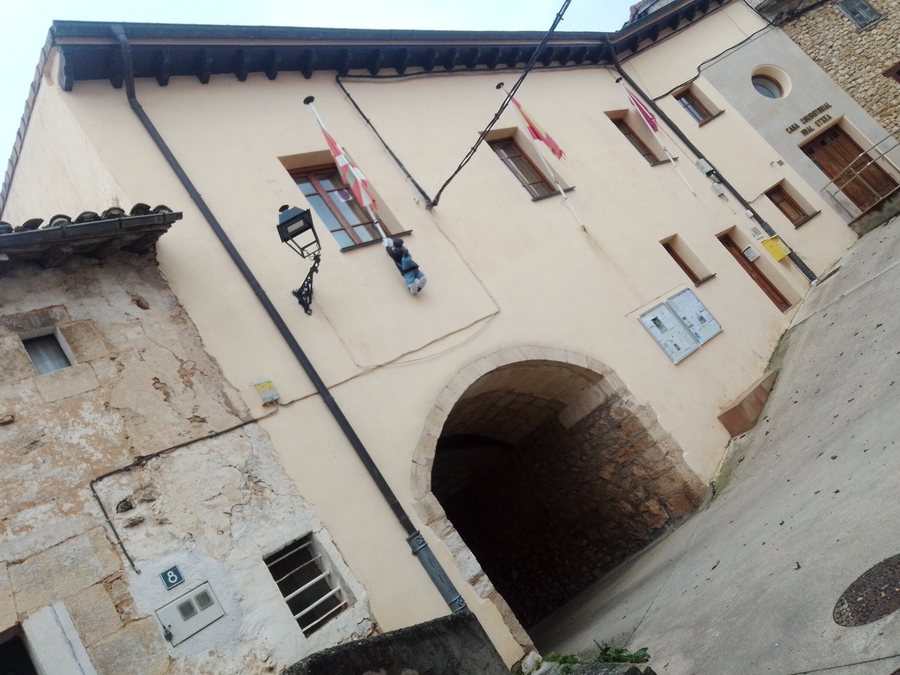 File:Casa consistorial de Lagrán.jpg