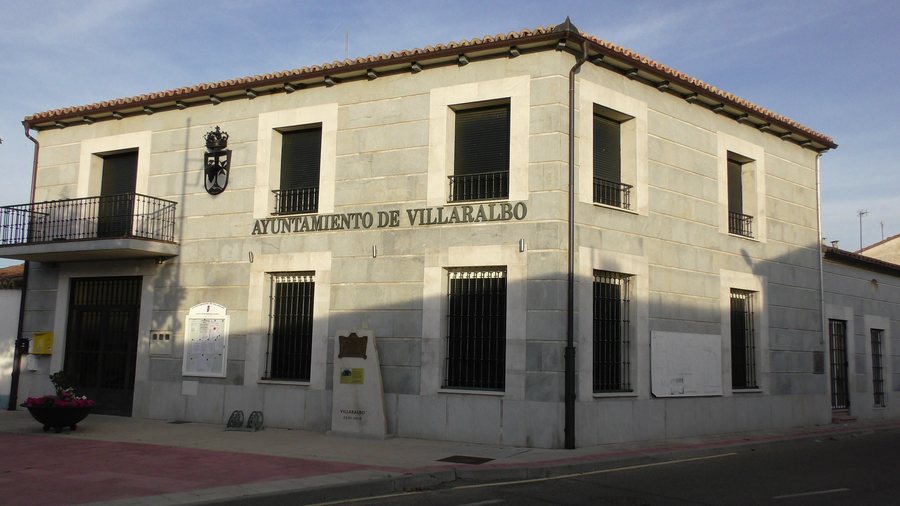 File:Ayuntamiento de Villaralbo.jpg