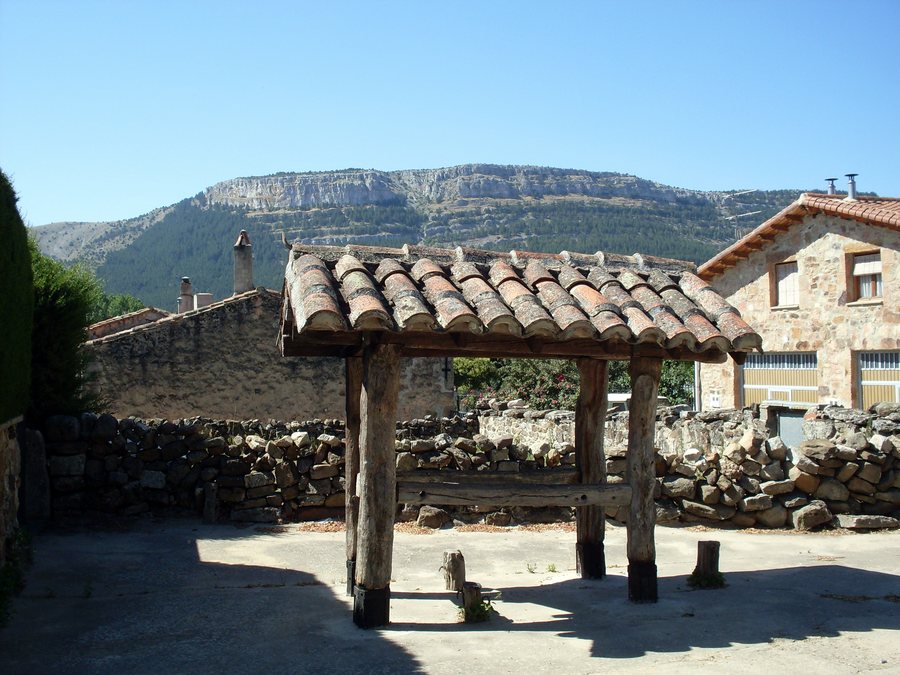 File:SIERRA DE CABREJAS DESDE CIDONES - panoramio.jpg