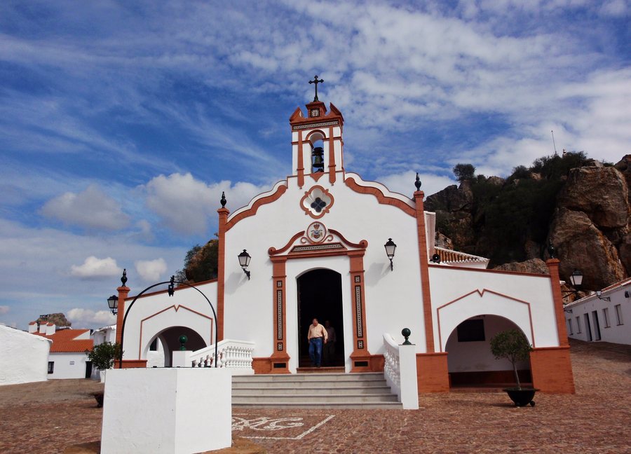 File:Ermita de la Virgen de la Peña - La Puebla de Guzmán.jpg