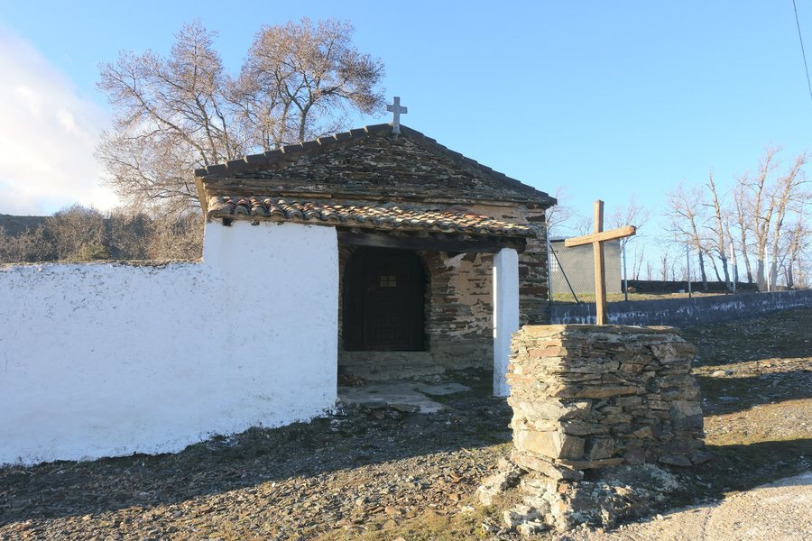 File:Prádena de Atienza, ermita.jpg