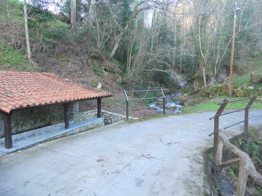 File:Bodes , Parres - Asturias . - panoramio.jpg