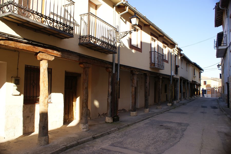 File:Fuentidueña soportales.JPG