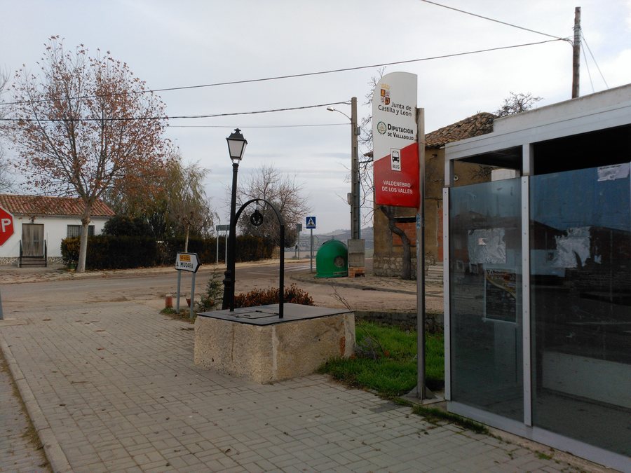 File:Valdenebro de los Valles - Bus.jpg