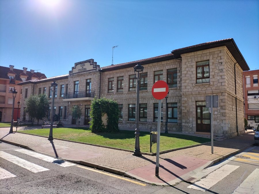 File:Biblioteca Pública Municipal de Villarcayo de Merindad de Castilla la Vieja.jpg