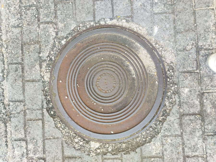 File:Manhole covers in the province of Palencia 13 - Barruelo de Santullan.jpg