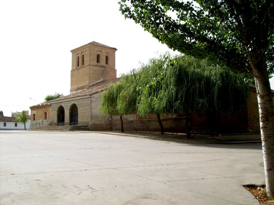 File:Iglesia Santiago Calzada de los Molinos.JPG