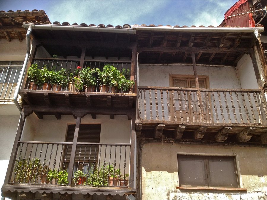 File:Cabezuela del Valle Balcones Típicos.jpg