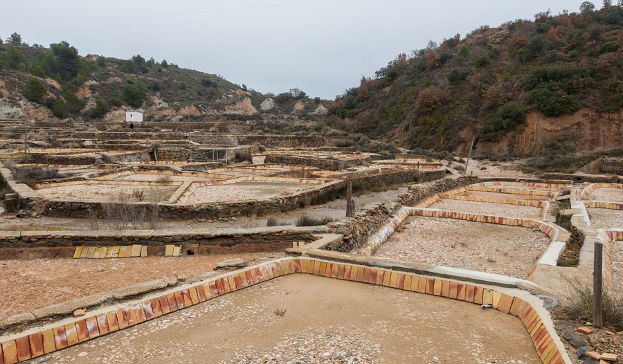 File:Salinas de Peralta de la Sal, Huesca, España, 2015-12-23, DD 14.JPG