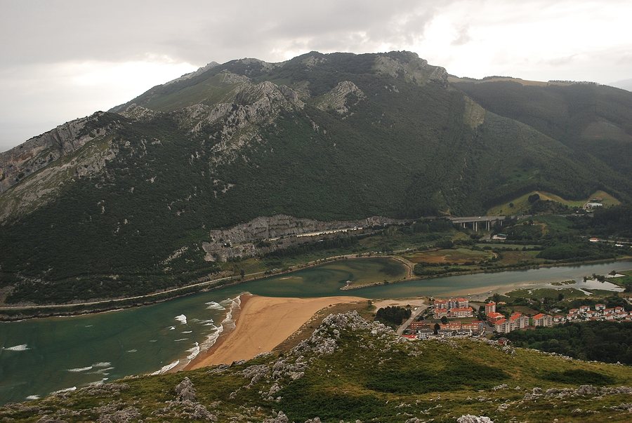 File:La ria del Agüera - panoramio.jpg