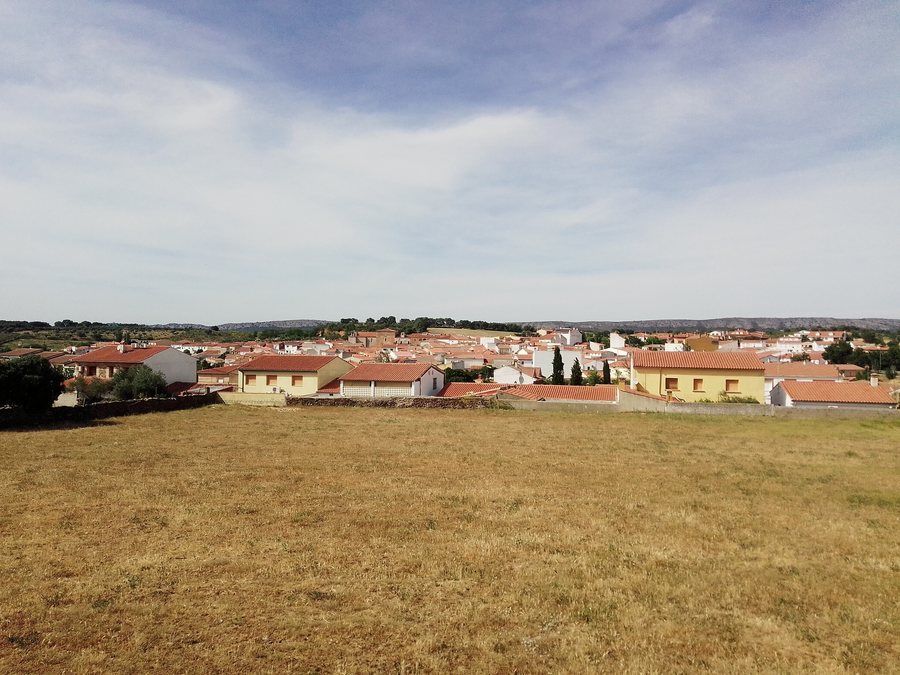 File:Torrejón el Rubio.jpg