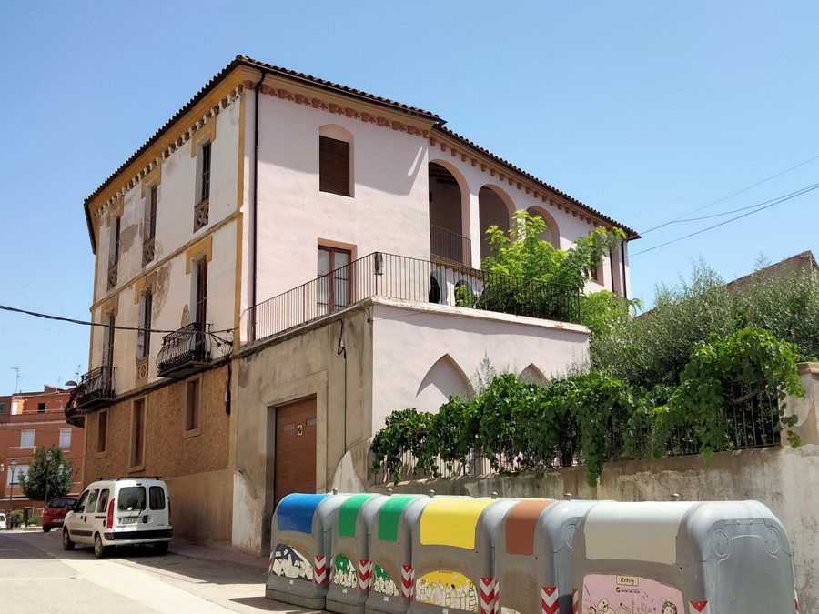 File:11 Cal Federico, c. Ebre 1 (Benissanet), angle sud-oest.jpg