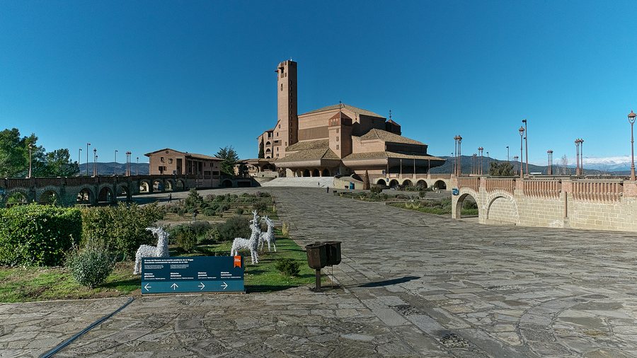 File:Santuario de Torreciudad (Secastilla).jpg