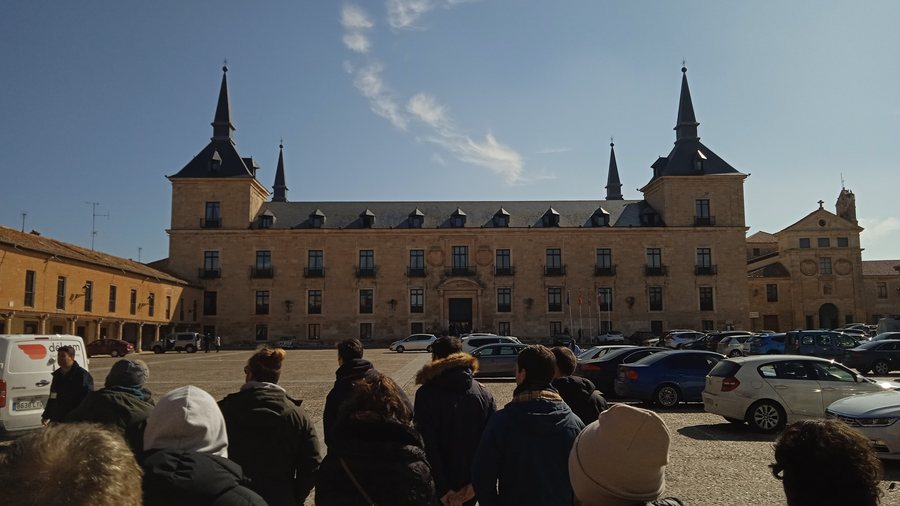 File:Parador de Lerma.jpg