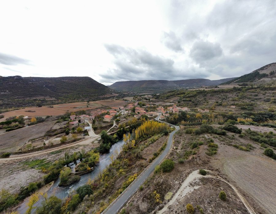 File:Pesquera de Ebro 02.jpg