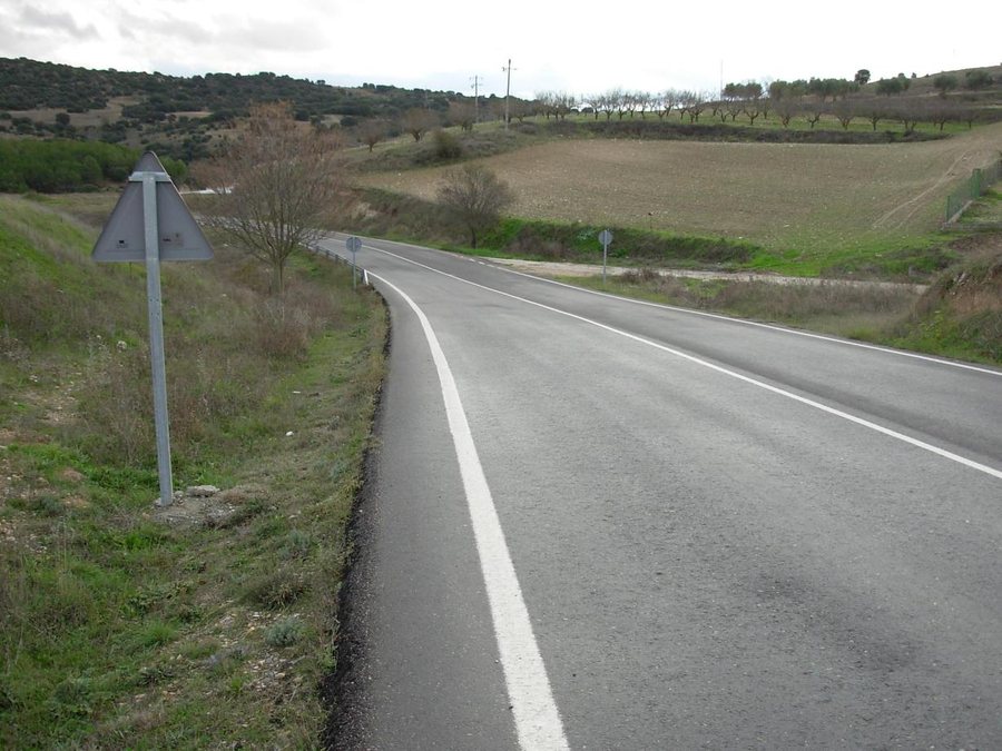 File:Vista del Sector S-2 Area-3 a su salida hacia Belmonte de Tajo - panoramio.jpg