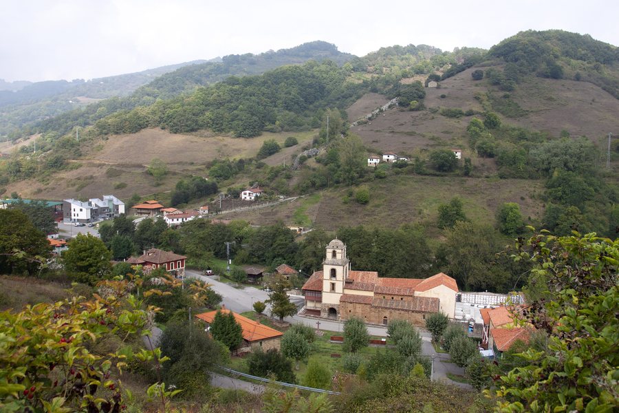 File:La Plaza (Teverga, Asturias).jpg