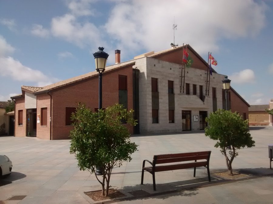 File:Ayuntamiento de Melgar de Yuso 01.jpg