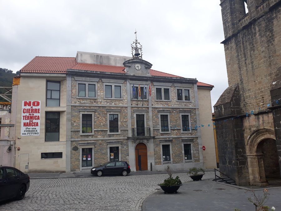 File:Ayuntamiento de Salas, Asturias.jpg