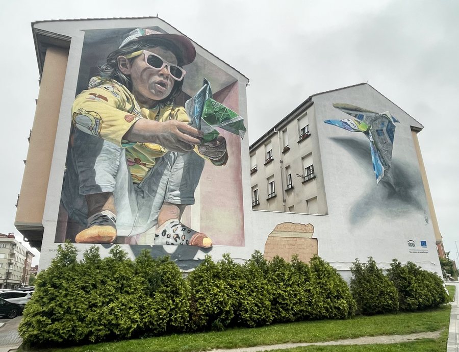 File:Street art in Lugones.jpg