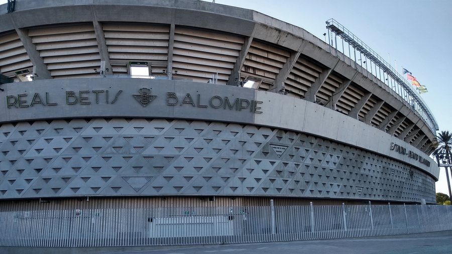 File:Estadio Benito Villamarín del Real Betis Balompié.jpg