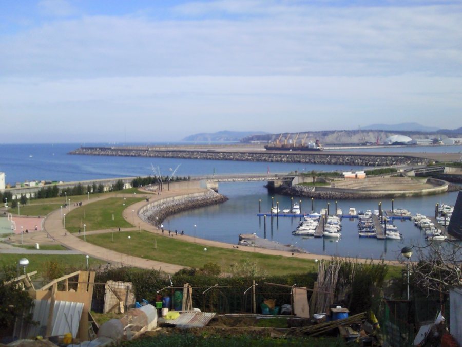 File:El Puerto - Zierbena - panoramio.jpg