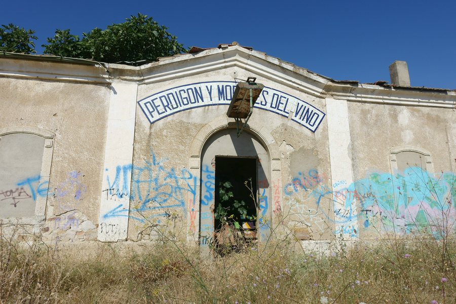 File:Estación de El Perdigón y Morales del Vino 04.jpg