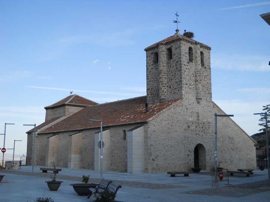 File:Bustarviejo iglesia.JPG