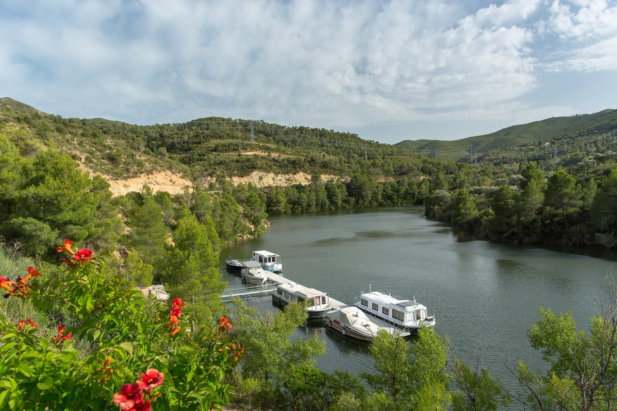 File:Riba-roja d'Ebre, Tarragona, Espagne - Image Photo Picture Spain River Water Boat nature (14206598687).jpg