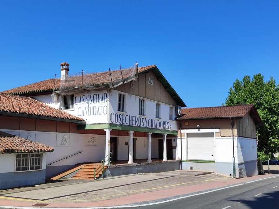 File:Casa Solar Candidato de Oyón.jpg