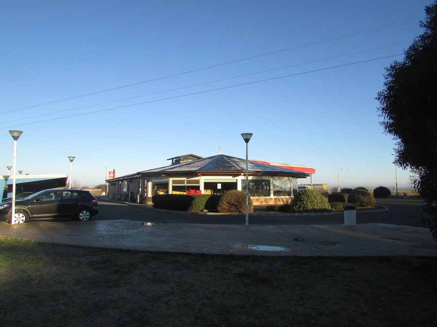 File:18-12-2016, Service station, Pedrosillo el Ralo (1).JPG
