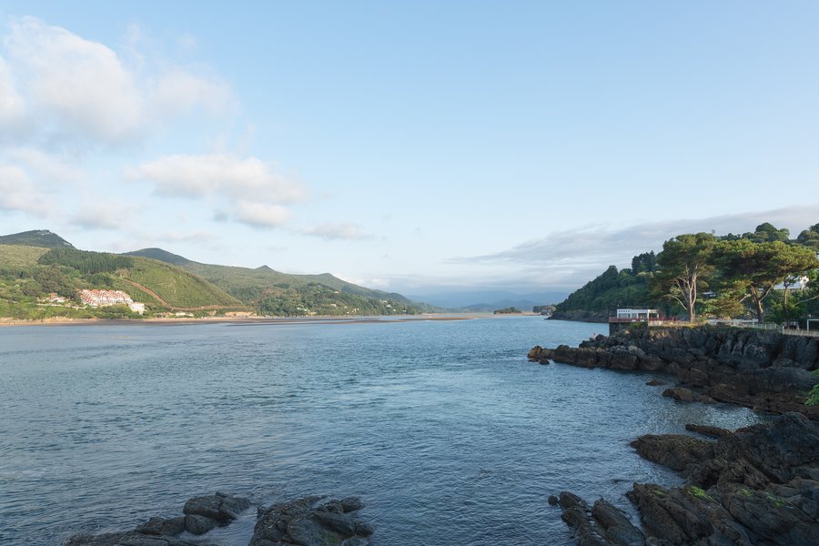 File:Urdaibai estuary - Mundaka, Spain - July 19, 2024 01.jpg