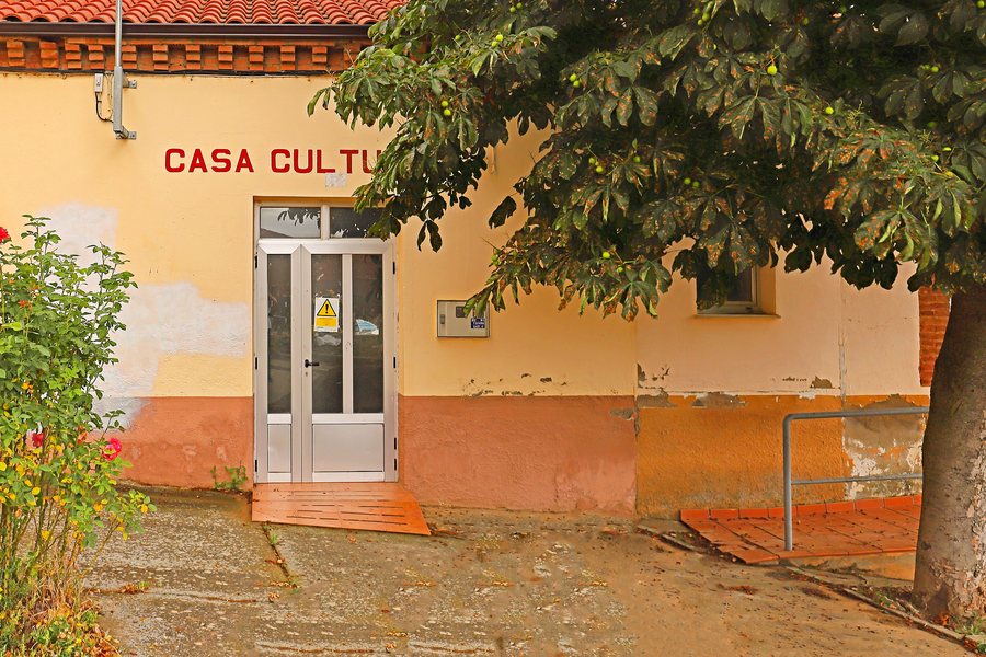 File:Casa de la cultura de Ardón.jpg
