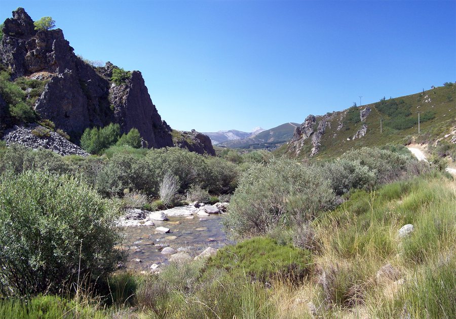 File:El Carrión cerca de Vidrieros (Palencia) - panoramio.jpg